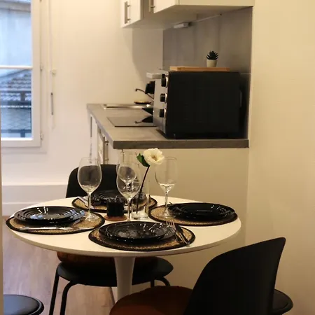 Comfortable And Elegant Parisian